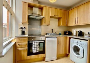 Beautiful Apartment - 5 Minute Walk to the Best Beach! - Great Location - Parking - Fast WiFi - Smart TV - Newly decorated - sleeps up to 4! Close to Bournemouth & Poole Town Centre