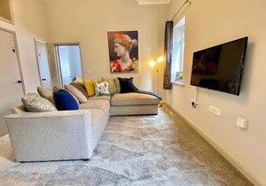 Beautiful Apartment - 5 Minute Walk to the Best Beach! - Great Location - Parking - Fast WiFi - Smart TV - Newly decorated - sleeps up to 4! Close to Bournemouth & Poole Town Centre