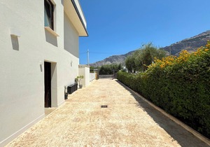 BEAUTIFUL apartment A FEW STEPS from the sea!