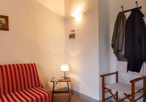 Beautiful apartment in villa with WIFI, pool, TV, patio and parking, close to Greve In Chianti