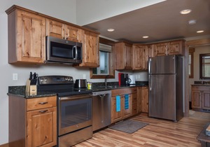 Beautiful Chalet With Mountain Views located 1 mile from Glacier National Park