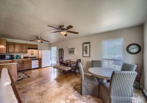 Beautiful Cottage on Canyon Lake that sleeps 6! Over 400 feet of waterfront!