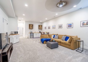 Beautiful Garden Unit within HGTV Home; Walk to Downtown Indy or Fountain Square