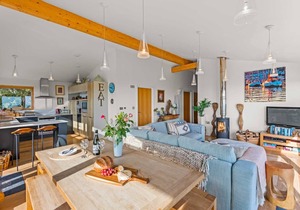 Beautiful holiday home, just a walk away from Talland beach.