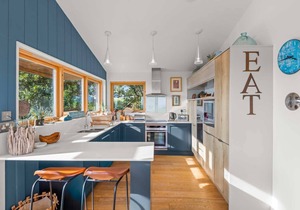 Beautiful holiday home, just a walk away from Talland beach.