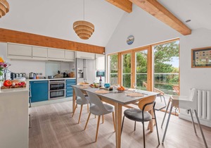 Beautiful holiday home with hot tub, just a walk away from Talland beach.