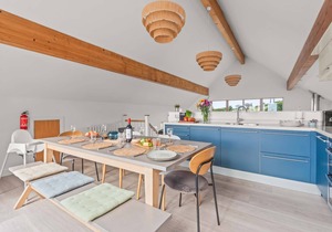 Beautiful holiday home with hot tub, just a walk away from Talland beach.