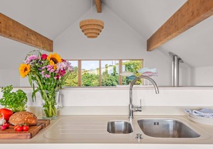 Beautiful holiday home with hot tub, just a walk away from Talland beach.