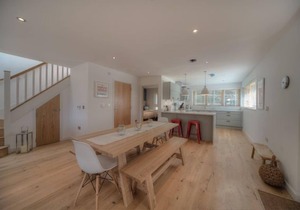 Beautiful holiday home with hot tub, just a walk away from Talland beach.