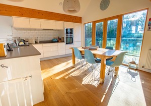 Beautiful holiday home with hot tub, just a walk away from Talland beach.