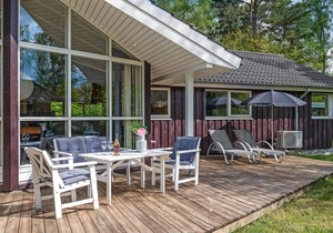 Beautiful home in Græsted with WiFi