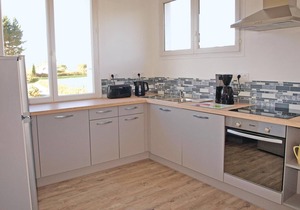 Beautiful home in Plouha with kitchen