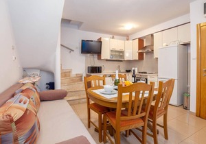 Beautiful home in Split with kitchen