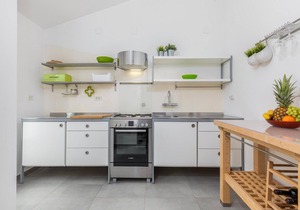 Beautiful home in Stinjan with kitchen