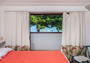 Beautiful house with five suites facing Ferradura beach