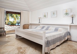 Beautiful house with five suites facing Ferradura beach