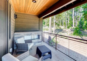 Beautiful Mountain Home w/WiFi, EVC, Private W/D - Walk to Heavenly & Lake