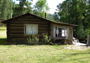 Beautiful Rustic Indian-Bear Cabin Right on the Pecos River.