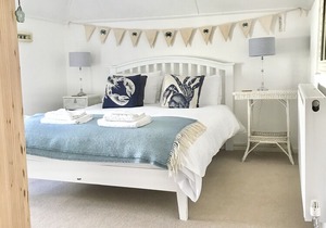 Beautiful Stone Cottage in Porthleven's Conservation Area Just 100m To Harbour