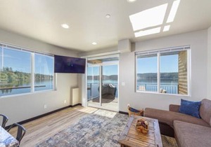 Beautiful Triplex Unit With Spectacular Lake View!