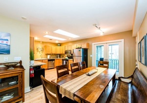 Beautiful Union Pier Condo with Association Pool! Close To Beach and Downtown!