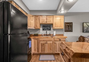 Beautiful Views! King Bed, 1 Mile to Silver Dollar City, 2 Pools! | 2-8