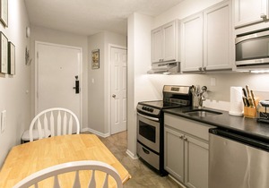 Beautifully updated Timbers studio room with slope views!