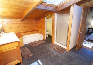 Best Family Beaches On The North Shore - HotTub - BBQ