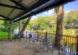 Best property on River Road! Luxury cabins, pavilion. Guadalupe Riverfront!