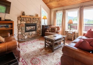 Best Sunsets in Vail! Quiet Family Getaway, Near Bus, Skiing, Hiking, Waterfalls