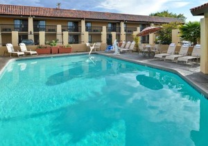 Best Western Plus A Wayfarer's Inn & Suites