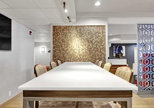 Best Western PLUS Navigator Inn & Suites