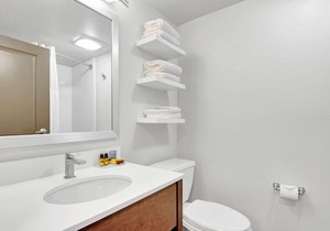 Best Western PLUS Navigator Inn & Suites