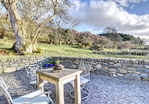 Beudy Menai - Two Bedroom House, Sleeps 4