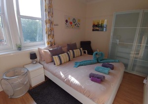 Big Bedroom Close To City Center with Breakfast Included