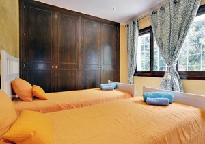 BIG VILLA 34121390 WITH 10 BEDROOMS EL ROSARIO MARBELLA, PRIVATE POOL FOR HOLIDAY RENTALS