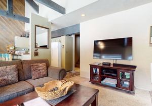 Bigwood 62 Quiet and Cozy in Forest Setting, with Garage Parking by RedAwning