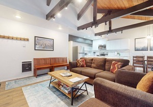 Bigwood 63 Cozy Mountain Home, 1 Car Garage, Close to Eagle Lodge by RedAwning