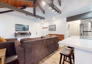 Bigwood 63 Cozy Mountain Home, 1 Car Garage, Close to Eagle Lodge by RedAwning