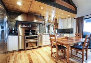 Bigwood 80 Remodeled, Private Washer Dryer, Close to Eagle Lodge by RedAwning