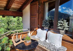 Bijou attic flat in chalet with sauna and whirlpool