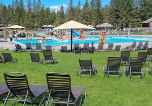 Bikes close to Sunriver Village and SHARC Passes! Private hot tub!