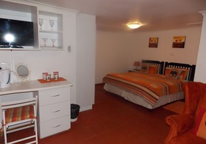 Bizafrika Guest Lodge & Conference Center