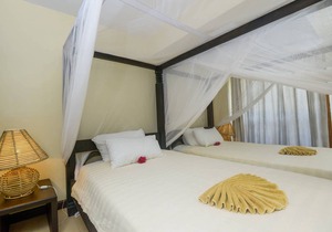 Blue Bay Cove - Beach Side Apartment