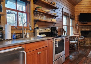 Blue Jay’s Perch | Cabin w/Loft + Jetted Tub + Biltmore Pass