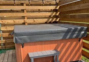 Blue Water Cottage - 2 Bedroom - Sleeps 4-6 - Hot Tub