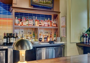 Bluegrass Getaway! 4 Comfortable Units, On-site Restaurant, Close to Rupp Arena!