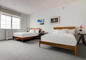 Bluegrass Getaway! 4 Comfortable Units, On-site Restaurant, Close to Rupp Arena!