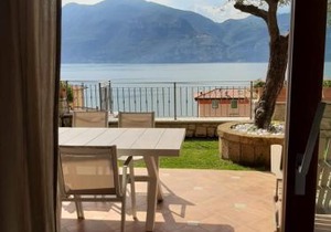 BMP APARTMENT DELUXE 2 JACUZZI RISCALDATA PRIVATA vista Lago di Garda