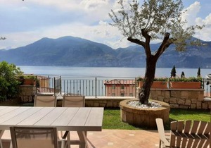 BMP APARTMENT DELUXE 2 JACUZZI RISCALDATA PRIVATA vista Lago di Garda